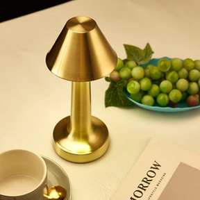 Lámpara de Mesa LED Dorada Elegante de Bajo Consumo